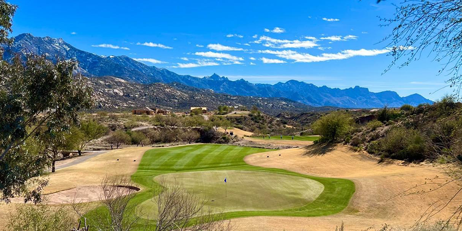 view of golf course 